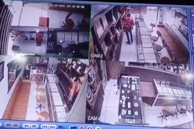 રાજકોટઃ લૂંટનો live Video,  રિવોલ્વરની અણીએ હિન્દી ભાષી 3 યુવકોએ ચલાવી સોના-ચાંદીની લૂંટ