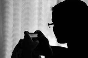 અમદાવાદ: પત્નીએ પતિનો પ્રેમિકા સાથેનો સંબંધ પકડી પાડ્યો ,સાસરિયાએ માંગ્યા 20 લાખ અને ગાડી