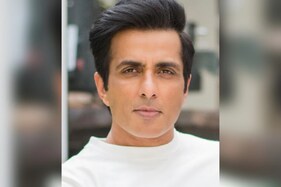 સોનૂ સૂદે દેખાડી મોબાઈલની હાલત, સતત આવી રહ્યા છે બેડ, દવા અને ઓક્સિજન માટે મેસેજ, video