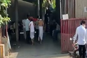 સુરતમાં ભયાવહ સ્થિતિ: 'સ્વજનની અંતિમક્રિયા માટે 19 કલાક બાદ પણ વારો નથી આવ્યો'