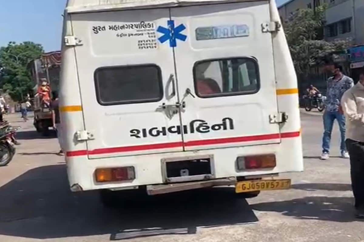 આજે રાજ્યમાં કુલ 35 દર્દીનાં રેકોર્ડબ્રેક મોત સરકારી ચોપડે થયા છે. જેમાં સુરતમાં 14, અમદાવદામાં 9, રાજકોટમાં 4, અમરેલી, ભરૂચ, ભાવનગર, જામનગર, મહેસામા, વડોદરામાં 1-1 મળીને કુલ 35 દર્દીઓ સરકારી ચોપડે મૃત્યુ પામ્યા છે. અત્યારસુધીમાં 4655 મોત સરકારી ચોપડે થયા છે જ્યારે કેટલાક દર્દીઓ ડેથ ઑડિટ સમિટીની આડમાં ધરબાઈ ગયા છે. આજે રાજ્યમાં કુલ 35 દર્દીનાં રેકોર્ડબ્રેક મોત સરકારી ચોપડે થયા છે. જેમાં સુરતમાં 14, અમદાવદામાં 9, રાજકોટમાં 4, અમરેલી, ભરૂચ, ભાવનગર, જામનગર, મહેસામા, વડોદરામાં 1-1 મળીને કુલ 35 દર્દીઓ સરકારી ચોપડે મૃત્યુ પામ્યા છે. અત્યારસુધીમાં 4655 મોત સરકારી ચોપડે થયા છે જ્યારે કેટલાક દર્દીઓ ડેથ ઑડિટ સમિટીની આડમાં ધરબાઈ ગયા છે.