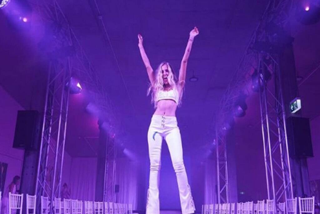  સોફી 2012માં જ્યારે તેણે ગ્લિટર બૂબ ટ્રેન્ડ શરૂ કર્યો ત્યારે તે ચર્ચામાં આવી હતી. આ પછી, ઘણી મહિલાઓએ આ વલણને ઇન્સ્ટાગ્રામ પર અનુસર્યું હતુ.