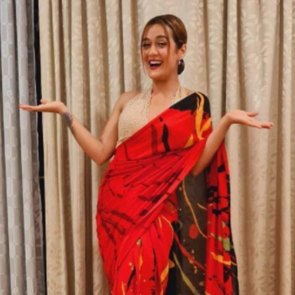  ઘરે આવીને તેણે ચેક કર્યું તો રિઝલ્ટ આવ્યું તેનાંથી તેને જીવમાં જીવ આવ્યો. કારણ કે તેનો રિપોર્ટ નેગેટિવ આવ્યો હતો. Photo credit: Instagram/@aradhanasharmaofficial