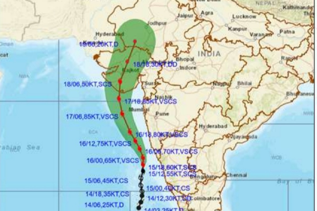  વિભુ પટેલ, અમદાવાદ: અરબી સમુદ્રમાં  (Arabian sea) તૌક્તે  વાવાઝોડું (Tauktae Cyclone) વધુ મજબુત બની ગુજરાતના (Gujarat) દરિયા કિનારા તરફ આગળ વધી રહ્યું છે. વેરાવળથી 700 કિલોમીટર દૂર છે. વાવાઝોડાના માર્ગમાં પરિવર્તન થયું છે. વાવાઝોડું સક્રિય થયું ત્યારે પોરબંદરથી નલિયા વચ્ચેથી પસાર થવાનું હતું. પરંતુ વાવઝોડાનો માર્ગ બદલાઇને પોરબંદર-મહુવા વચ્ચેથી પસાર થવાનું હવામાન વિભાગનું અનુમાન છે. 18મેના વહેલી સવારે વાવાઝોડું ગુજરાતના દરિયા કિનારે પહોંચે તેવી શકયતા છે.