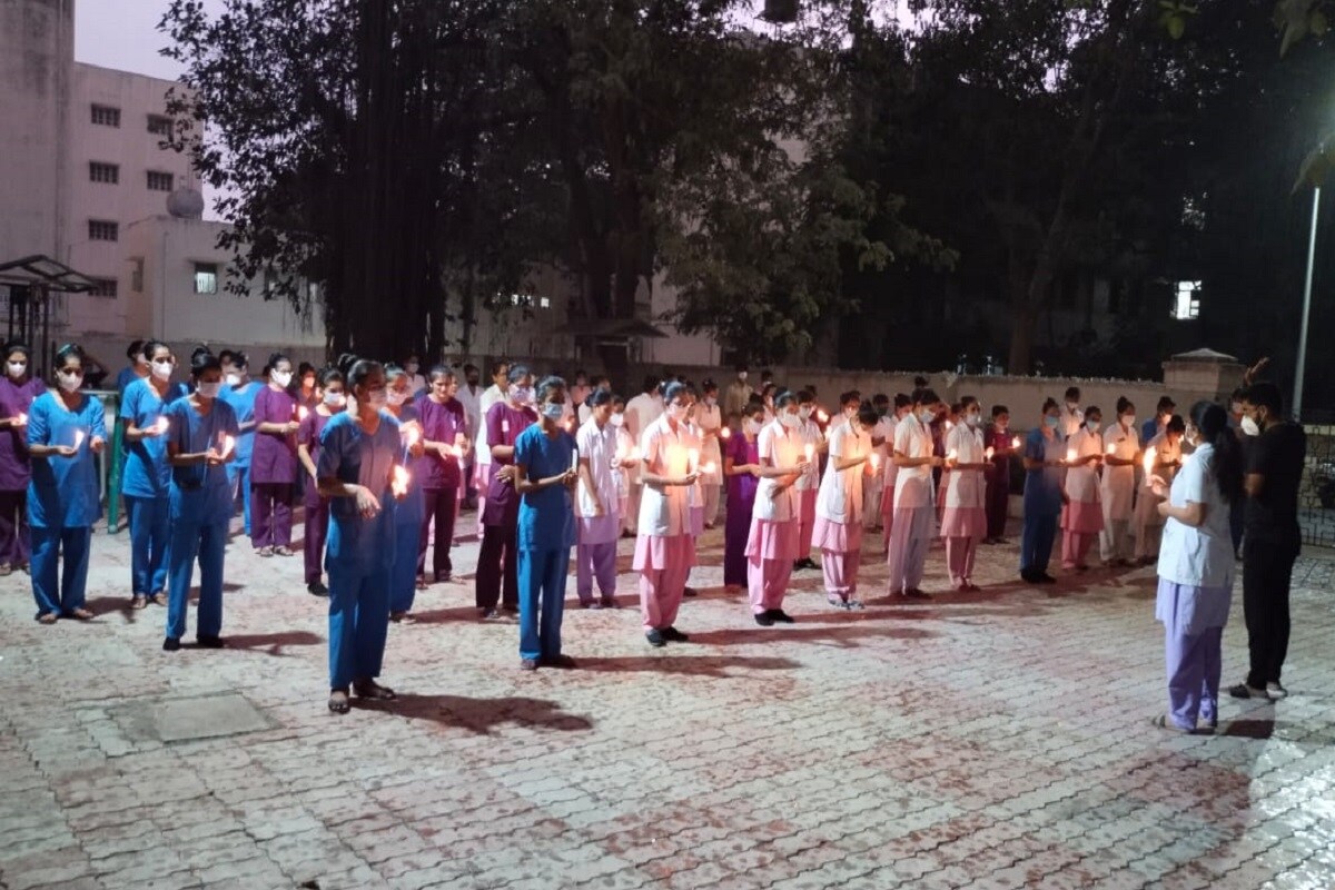 વાવાઝોડા પૂર્વે જામનગરમાં મીણબત્તી સાથે નર્સિંગ સ્ટાફનો વિરોધ, 18મીથી ઉતરશે હડતાલ પર