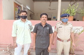 અમદાવાદ : 'હવસખોર ચોકીદાર' રજિસ્ટરમાંથી મેળવતો યુવતીઓનાં નંબર, મોકલતો હતો બીભત્સ સંદેશા