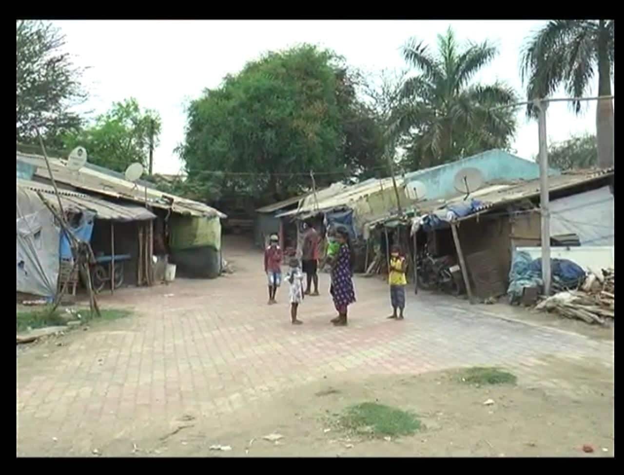  સુરત જિલ્લામાં એક પણ ગામ કોરોનાની કહેરથી દૂર નથી રહ્યું ત્યારે માત્ર 350 લોકોની વસ્તી ધરાવતા ગામમાં આજ દિન સુધી એકપણ વ્યક્તિ સંક્રમિત થયું નથી. ત્યારે આજરોજ સ્થાનિક ધારાસભ્ય અને કેબીનેટ મંત્રી ઈશ્વર પરમાર, જિલ્લા પંચાયત પ્રમુખ ભાવેશ પટેલ સહિતના આગેવાનોએ ગામની મુલાકાત લીધી હતી.