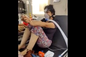 ICU બેડ ન મળ્યો છતાં કોરોનાને મ્હાત આપી રહી છે આ યુવતી, ખુદ ડૉક્ટરે શૅર કર્યો વીડિયો