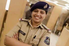 અમદાવાદ: હની ટ્રેપ મામલે ધરપકડ કરાયેલા મહિલા PIએ સેનિટાઇઝર પી લીધું