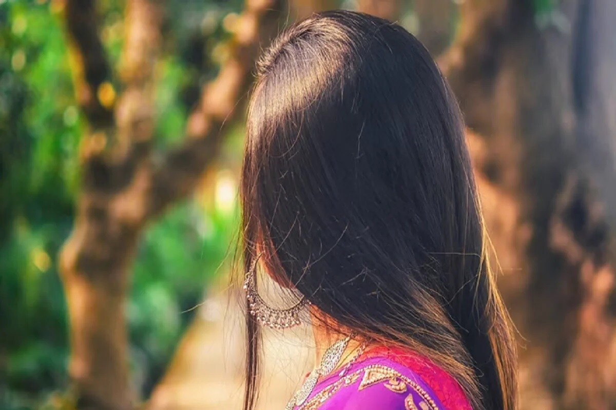 જો ગરમીમાં ખોડાની સમસ્યાથી પરેશાન હોવ તો કેમિકલવાળી પ્રોડક્ટનો ઉપયોગ ટાળવો. ઘરેલું ઉપાય જેવા કે, ડુંગળીનાં રસનો ઉપાય કરવો. જો ગરમીમાં ખોડાની સમસ્યાથી પરેશાન હોવ તો કેમિકલવાળી પ્રોડક્ટનો ઉપયોગ ટાળવો. ઘરેલું ઉપાય જેવા કે, ડુંગળીનાં રસનો ઉપાય કરવો.