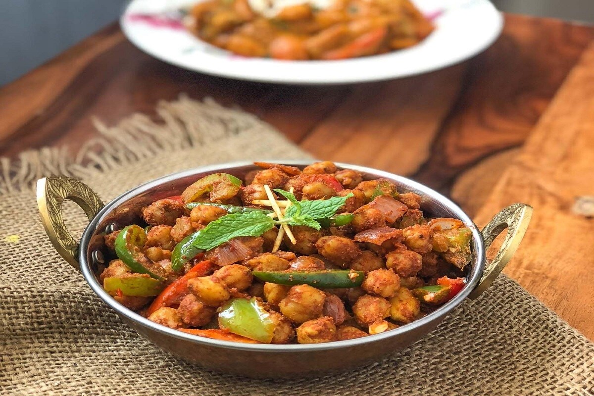 શું તમે જાણો છો કે પ્રેશર કૂકરથી વધુ કઢાઇમાં ભોજન બનાવવું શરીર માટે વધુ હેલ્ધી ઓપ્શન છે. આજે આપણે જાણીએ પ્રેશ કૂકરમાં રસોઇ બનાવવી યોગ્ય છે કે કઢાઇમાં. શું તમે જાણો છો કે પ્રેશર કૂકરથી વધુ કઢાઇમાં ભોજન બનાવવું શરીર માટે વધુ હેલ્ધી ઓપ્શન છે. આજે આપણે જાણીએ પ્રેશ કૂકરમાં રસોઇ બનાવવી યોગ્ય છે કે કઢાઇમાં.