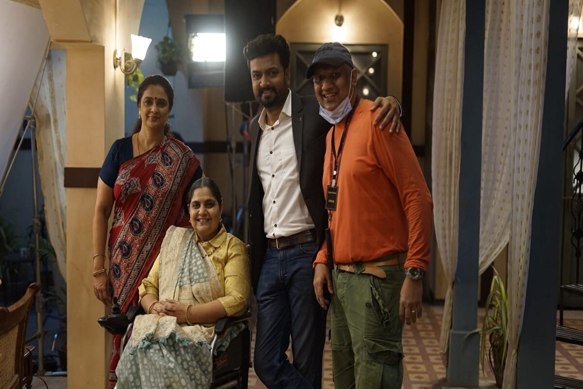 અભિનેત્રી કથા પટેલે કહ્યું હતું કે હાલનો સમય અત્યંત ખરાબ છે અને હું પણ મનને થોડું વાળવા માટે મારા ઓટીટી સ્ક્રીન પર નજર કરું છું. ત્યારે હું આશા રાખું છું કે, મારું પ્રથમ મૂવી સ્વાગતમ્ પણ દર્શકોને ખેંચી શકશે. હાલમાં દર્શકો સાવચેતીના પગલાને અનુસરી ઘરે રહ્યા છે, ત્યારે હું ખુશ છું કે, શેમારૂમી પરની આ નવી ડિજીટલ પ્રથમ રિલીઝ દ્વારા હું તેમનું મનોરંજન કરી શકીશ. મારી ફિલ્મને લઈને દર્શકોનો પ્રેમ અને પ્રતિભાવ કેવો હશે એ જાણવા માટે અત્યંત ઉત્સાહિત છું. અભિનેત્રી કથા પટેલે કહ્યું હતું કે હાલનો સમય અત્યંત ખરાબ છે અને હું પણ મનને થોડું વાળવા માટે મારા ઓટીટી સ્ક્રીન પર નજર કરું છું. ત્યારે હું આશા રાખું છું કે, મારું પ્રથમ મૂવી સ્વાગતમ્ પણ દર્શકોને ખેંચી શકશે. હાલમાં દર્શકો સાવચેતીના પગલાને અનુસરી ઘરે રહ્યા છે, ત્યારે હું ખુશ છું કે, શેમારૂમી પરની આ નવી ડિજીટલ પ્રથમ રિલીઝ દ્વારા હું તેમનું મનોરંજન કરી શકીશ. મારી ફિલ્મને લઈને દર્શકોનો પ્રેમ અને પ્રતિભાવ કેવો હશે એ જાણવા માટે અત્યંત ઉત્સાહિત છું.