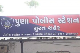 સુરત : નંબર પ્લેટ વગરની કારને રોકતા, ડ્રાઈવરે પોલીસ સહીત TRBને ઉડાવવાનો કર્યો પ્રયાસ, ફિલ્મી ઢબે પોલીસે પકડ્યો