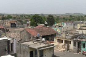 રાજકોટના આ ગામથી કોરોના માઇલો દૂર! રાજ્ય માટે પ્રેરણારૂપ બન્યું સંધી કલારીયા ગામ