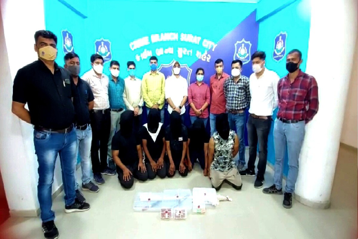 જો કે આ આરોપીઓએ સુરત શહેર સહીત સુરત જીલ્લામાં પણ રાત્રી ઘરફોડ, ધાડ, અને ધાડની કોશિશ સહિત અનેક ગુનામાં સંડોવાયેલા છે. જો કે આરોપીની ધરપકડ બાદ ૮ ગુનાઓના ભેદ ઉકેલાઈ ગયા છે. ક્રાઈમ બ્રાન્ચના એસીપી સરવૈયાએ જણાવ્યું કે આ લોકો મહારાષ્ટ્ર અને મધ્યપ્રદેશ તેમજ એક શખ્સ વડોદરાનો હોવાથી આ વિસ્તારોમાં પણ આ લોકોએ ગુના કર્યા હોવાની શક્યતા નકારી શકાતી નથી. જો કે આ આરોપીઓએ સુરત શહેર સહીત સુરત જીલ્લામાં પણ રાત્રી ઘરફોડ, ધાડ, અને ધાડની કોશિશ સહિત અનેક ગુનામાં સંડોવાયેલા છે. જો કે આરોપીની ધરપકડ બાદ ૮ ગુનાઓના ભેદ ઉકેલાઈ ગયા છે. ક્રાઈમ બ્રાન્ચના એસીપી સરવૈયાએ જણાવ્યું કે આ લોકો મહારાષ્ટ્ર અને મધ્યપ્રદેશ તેમજ એક શખ્સ વડોદરાનો હોવાથી આ વિસ્તારોમાં પણ આ લોકોએ ગુના કર્યા હોવાની શક્યતા નકારી શકાતી નથી.