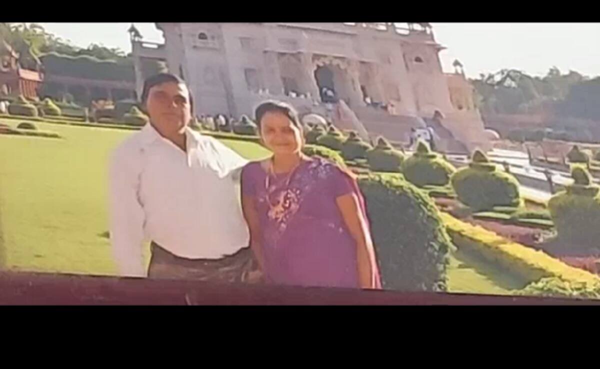  કોરોનાના કહેરને લઈ લાગુ કરાયેલા લોકડાઉન બાદ અનેક લોકો બેકાર બની ગયા છે. આ બેકારીને કારણે આપઘાત, હત્યા ચોરી-લુંટફાટ જેવી ઘટનાઓમાં પણ વધારો થવા પામ્યો છે. ત્યારે સુરતમાં સતત બીજા દિવસે હત્યાની ઘટના સામે આવતા ચકચાર મચી જવા પામી છે. અશ્વિની કુમાર વિસ્તારમાં આવેલા પટેલ નગરમાં એક વૃદ્ધએ આર્થિક ભીંસમાં વૃદ્ધ પત્નીને પથ્થરના ઘા મારી હત્યા કરી હોવાનો બનાવ સામે આવ્યો છે. (પતિ - પત્નીની ફાઇલ તસવીર)