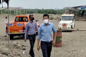 સુરત : Tauktae cycloneને પગલે સુરતના 40 ગામો એલર્ટ, NDRFની ટીમ તૈનાત, 800 શ્રમજીવીઓનું કરાયું સ્થળાંતર