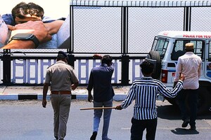 'મને મરવું છે મારો હાથ છોડી દો,' તાપીમાં આપઘાત કરવા આવેલા યુવકને ફોટો જર્નાલિસ્ટે બચાવ્યો