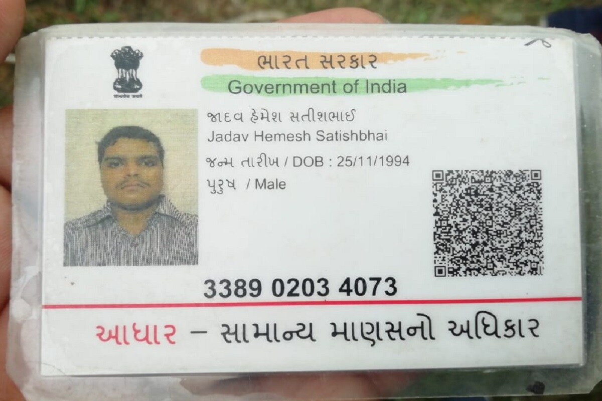 મળતી માહિતી પ્રમાણે વર્ષોથી સુરત શહેરના કતારગામના વેડ રોડ ઉપર આવેલા ગ્રીમ કોમપ્લેક્ષના 103માં હેમેશ સતિશભાઈ જાદવ પરિવાર સાથે રહેતા હતા. જોકે, થોડા મહિનાઓથી તેઓ બારડોલી તાલુકાના વરાડ ગામે રહેતા હતા. મળતી માહિતી પ્રમાણે વર્ષોથી સુરત શહેરના કતારગામના વેડ રોડ ઉપર આવેલા ગ્રીમ કોમપ્લેક્ષના 103માં હેમેશ સતિશભાઈ જાદવ પરિવાર સાથે રહેતા હતા. જોકે, થોડા મહિનાઓથી તેઓ બારડોલી તાલુકાના વરાડ ગામે રહેતા હતા.
