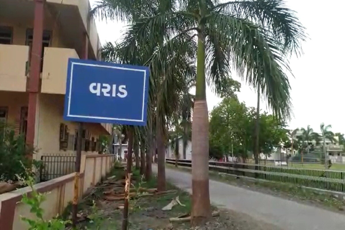 આ સાથે જ પોલીસે પ્રાથમિક કાર્યવાહી હાથધરી હતી. પોલીસને હજી સુધી હેમેશની આત્મહત્યાનું કારણ જાણવા મળ્યું નથી. આ સાથે જ પોલીસે પ્રાથમિક કાર્યવાહી હાથધરી હતી. પોલીસને હજી સુધી હેમેશની આત્મહત્યાનું કારણ જાણવા મળ્યું નથી.