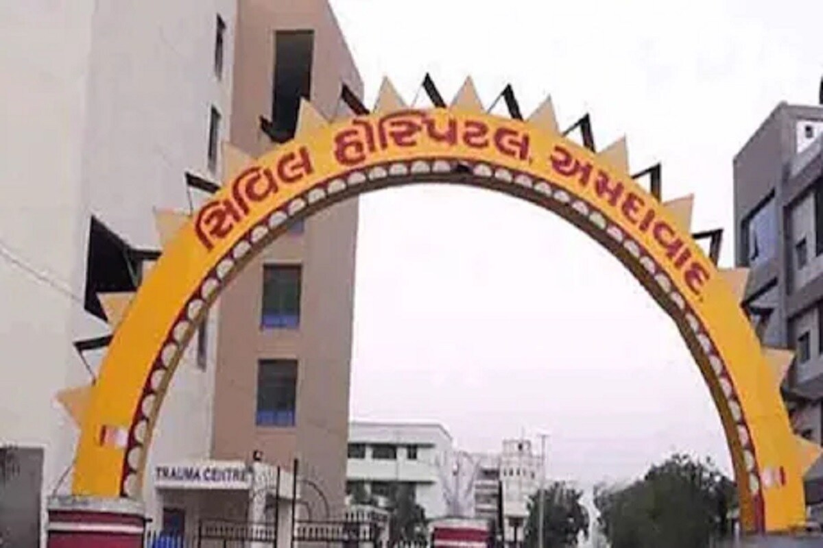 સદભાગ્યે હવે આ બાળકીને હવે સર્જરી કે કોવિડ-19 સાથે જોડાયેલી કોઇ તકલીફ નથી. બાળકીને વેન્ટિલેટરની જરૂર પડે તેવી તકલીફ પણ નથી. પિડિયાટ્રિશિઅન્સ અને પિડિયાટ્રિક સર્જન્સની ક્ષમતાએ આ બાળકીને નવજીવન પૂરું પાડ્યું છે. સિવિલ સુપ્રિટેન્ડન્ટ ડૉ જે. વી. મોદી જણાવે છે કે, સિવિલ હોસ્પિટલ બાળકોની અને અન્ય પ્રકારની સર્જરીઓ માટેની કોવિડ અને નોન-કોવિડ અલાયદી વ્યવસ્થા કરવામાં આવી છે જે સુપેરે કાર્યરત છે. છેલ્લા એક વર્ષમાં સિવિલ હોસ્પિટલ માં અતિ જટિલ અને જૂજ પ્રમાણમાં જોવા મળતી સર્જરી સફળતાપૂર્વક પાર પાડવામાં આવી છે.ઉક્ત પ્રકારની જટિલ સર્જરી તેનું દૃષ્ટિવંત ઉદાહરણ પૂરું પાડે છે. સદભાગ્યે હવે આ બાળકીને હવે સર્જરી કે કોવિડ-19 સાથે જોડાયેલી કોઇ તકલીફ નથી. બાળકીને વેન્ટિલેટરની જરૂર પડે તેવી તકલીફ પણ નથી. પિડિયાટ્રિશિઅન્સ અને પિડિયાટ્રિક સર્જન્સની ક્ષમતાએ આ બાળકીને નવજીવન પૂરું પાડ્યું છે. સિવિલ સુપ્રિટેન્ડન્ટ ડૉ જે. વી. મોદી જણાવે છે કે, સિવિલ હોસ્પિટલ બાળકોની અને અન્ય પ્રકારની સર્જરીઓ માટેની કોવિડ અને નોન-કોવિડ અલાયદી વ્યવસ્થા કરવામાં આવી છે જે સુપેરે કાર્યરત છે. છેલ્લા એક વર્ષમાં સિવિલ હોસ્પિટલ માં અતિ જટિલ અને જૂજ પ્રમાણમાં જોવા મળતી સર્જરી સફળતાપૂર્વક પાર પાડવામાં આવી છે.ઉક્ત પ્રકારની જટિલ સર્જરી તેનું દૃષ્ટિવંત ઉદાહરણ પૂરું પાડે છે.