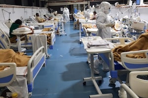 ધન્વતંરી કોવિડ હોસ્પિટલમાં PPP કિટ સાથે ડાઇપર પહેરી 10 કલાકથી વધુ કામ કરે છે મેડિકલ સ્ટાફ