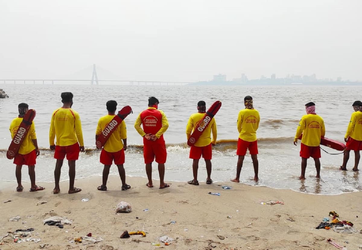  હવામાન વિભાગનાં જણાવ્યાં પ્રમાણે, ગુજરાતનાં દરિયાકાંઠા પર આ વાવાઝોડાની અસર વધારે રહેશે. ભાવનગર, પોરબંદર, દીવ, સોમનાથ, જૂનાગઢમાં આ વાવાઝોડાની અસર વ્યાપક પ્રમાણમાં રહેશે. 17 અને 18 તારીખે ભારેથી અતિશય ભારે વરસાદની આગાહી છે તેવા વિસ્તારો છે, ગીર સોમનાથ, દીવ, અમરેલી છે. આ ઉપરાંત સાઉથ ગુજરાતનાં વિસ્તારો જેવાકે, વલસાડ, સુરત, નવસારી, ભરૂચ, આણંદમાં પણ ભારે વરસાદ રહેશે. 18 અને 19 તારીખે ઉત્તર ગુજરાતમાં પણ વરસાદ પડવાની શક્યતાઓ છે.