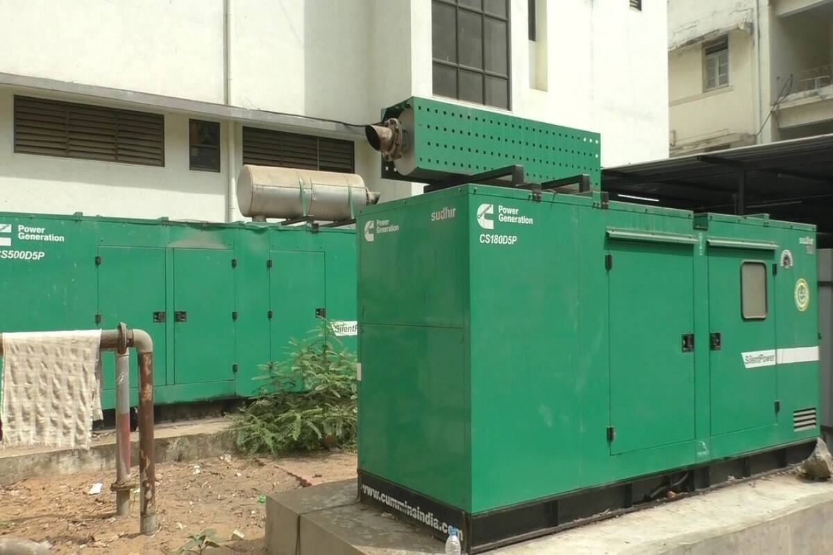  ત્યારે જામનગરની જી.જી.હોસ્પિટલમાં વાવાઝોડાની પરિસ્થિતિમાં પવન કે વરસાદ આવે તો તકેદારીના પગલારૂપે જીજી હોસ્પિટલના કમ્પાઉન્ડમાં ફાયર વિભાગની ટૂકડી પણ સ્ટેન્ડબાય રાખી દેવાય છે.