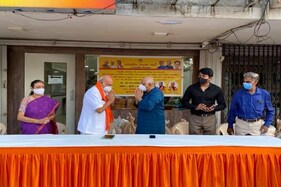 અમદાવાદ : ધારાસભ્ય ભુપેન્દ્ર પટેલે કોરોનામાં નિસહાય બનેલા 62 પરિવારોને એક વર્ષનું અનાજ ભરી આપ્યું