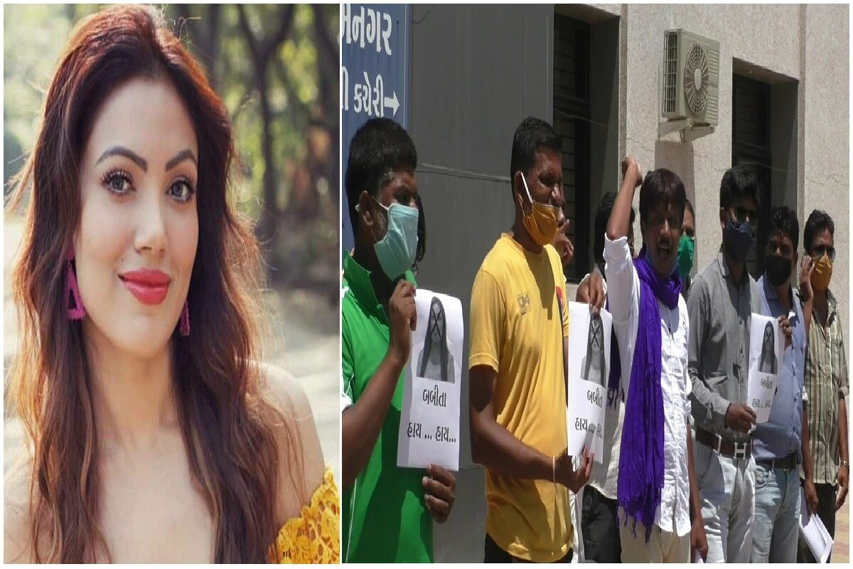 કિંજલ કારસરીયા, જામનગર: જામનગરમાં તારક મેહતા કા ઉલ્ટા ચશ્મા (tarak mehta ka ooltah chashmah) સીરીયલમાં બબીતાનું (Babita) પાત્ર ભજવતી મુનમુન દત્તા (munmun dutta) નામની અભિનેત્રી (Actress) સામે દલિત સમાજ અને વાલ્મિકી સમાજ દ્વારા વિરોધ સાથે આવેદનપત્ર પાઠવવામાં આવ્યું છે અને વાલ્મિકી સમાજ દ્વારા અભિનેત્રી સામે ગુનો નોંધવાની પણ માંગ કરવામાં આવી છે. કિંજલ કારસરીયા, જામનગર: જામનગરમાં તારક મેહતા કા ઉલ્ટા ચશ્મા (tarak mehta ka ooltah chashmah) સીરીયલમાં બબીતાનું (Babita) પાત્ર ભજવતી મુનમુન દત્તા (munmun dutta) નામની અભિનેત્રી (Actress) સામે દલિત સમાજ અને વાલ્મિકી સમાજ દ્વારા વિરોધ સાથે આવેદનપત્ર પાઠવવામાં આવ્યું છે અને વાલ્મિકી સમાજ દ્વારા અભિનેત્રી સામે ગુનો નોંધવાની પણ માંગ કરવામાં આવી છે.