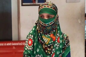 અમદાવાદ : નકલી ડૉકટર સાથે મળી કોવિડ દર્દીની સારવાર કરી મોત આપનાર મહિલા નર્સ રીના ઝડપાઇ