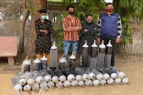 અમદાવાદઃ ઓક્સિજન બોટલની કાળા બજારી, રૂ.15થી 30 હજારમાં વેચતા ત્રણ ઝડપાયા