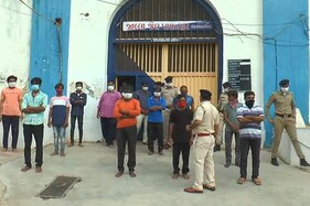 corona: પાલનપુરની જેલમાંથી 15 કેદીઓને વચગાળાના જામીન પર મૂક્ત કરાયા