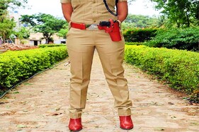 સુરત : દેહજ કેસના આરોપીનું પરાક્રમ, મહિલા PSIને કર્યા બીભત્સ મેસેજ, બરબાદ કરી નાખવાની ધમકી