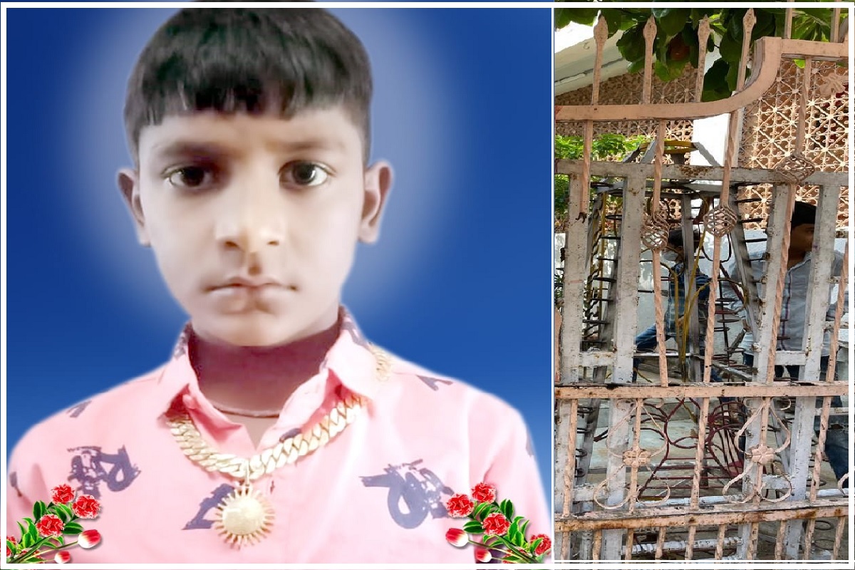  હર્મેશ સુખડિયા,અમદાવાદ: માતા પિતા માટે (mother-father) ચેતવણી રૂપ કિસ્સો અમદાવાદ શહેરમાં (Ahmedabad) બન્યો છે. બાળક (child) જો રમવા જાય છે તો તેનું ધ્યાન રાખવું જરૂરી બન્યું છે. આવું એટલે કહેવું પડે છે કારણ કે થલતેજ ગામમાં (thaltej village) એક દુઃખદ ઘટના બની છે. એક બાળક તેના મીત્રો સાથે ક્રિકેટ રમતો (cricket playing) હતો ત્યારે દડો મંદિરમાં જતા તે લેવા ગયો હતો. બોલ લેવા તે દરવાજો કૂદીને અંદર ગયો પણ પગ લપસતા દરવાજાનો ભાલો છાતીમાં ઘૂસી ગયો અને નાના ભૂલકાનું મૃત્યુ થયું હતું.