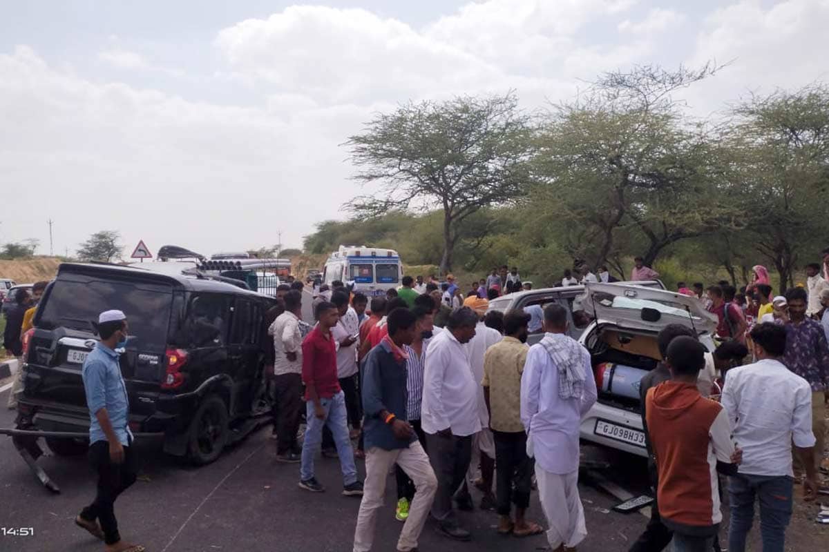 મળતી માહિતી પ્રમાણે દાંતા-પાલનપુર રોડ (Danta-Palanpur road) પર ટ્રિપલ અકસ્માત સર્જાયો છે. થુર કરનાળા પાસે આ અકસ્માત થયો હતો. ત્રણ ગાડીઓ વચ્ચે ટક્કરમાં બે લોકોનાં મોત થયા છે. મળતી માહિતી પ્રમાણે દાંતા-પાલનપુર રોડ (Danta-Palanpur road) પર ટ્રિપલ અકસ્માત સર્જાયો છે. થુર કરનાળા પાસે આ અકસ્માત થયો હતો. ત્રણ ગાડીઓ વચ્ચે ટક્કરમાં બે લોકોનાં મોત થયા છે.