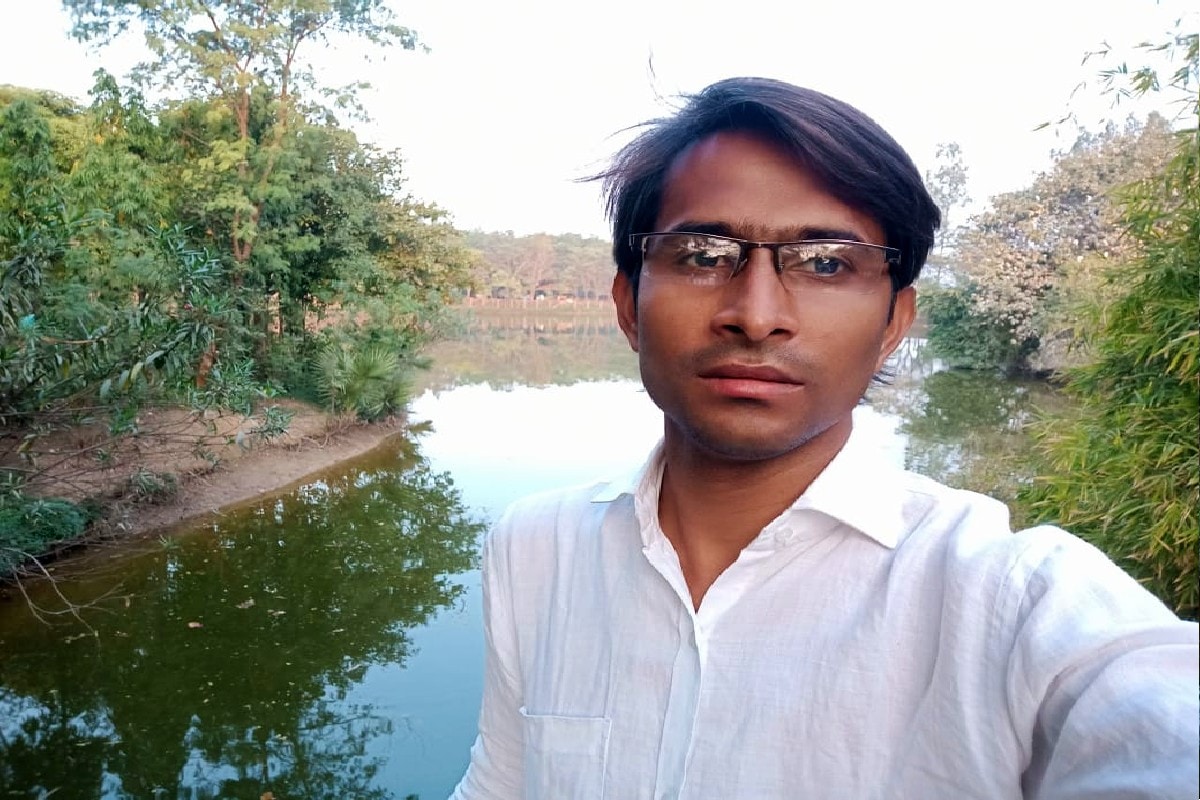 ત્યાર બાદ સમાજના લોકોને જાણ કરતાં આખો સમાજ દોડી આવ્યો હતો. જોકે ત્યારે અશોકના શ્વાસ રુંધાય ગયા હતા અશોક રાજસ્થાનમાં પત્નીની અંતિમવિધિ પૂરી કરી શુક્રવારે જ સુરત આવ્યો હતો. એકલવાયું જીવન બની જતાં તેણે માસૂમ પુત્રને વતનમાં ભાઈ-ભાભી અને માતા-પિતા પાસે ઉછેર કરવાના વિચાર સાથે વતનમાં મૂકી સુરત આવ્યો હતો. ત્યાર બાદ સમાજના લોકોને જાણ કરતાં આખો સમાજ દોડી આવ્યો હતો. જોકે ત્યારે અશોકના શ્વાસ રુંધાય ગયા હતા અશોક રાજસ્થાનમાં પત્નીની અંતિમવિધિ પૂરી કરી શુક્રવારે જ સુરત આવ્યો હતો. એકલવાયું જીવન બની જતાં તેણે માસૂમ પુત્રને વતનમાં ભાઈ-ભાભી અને માતા-પિતા પાસે ઉછેર કરવાના વિચાર સાથે વતનમાં મૂકી સુરત આવ્યો હતો.