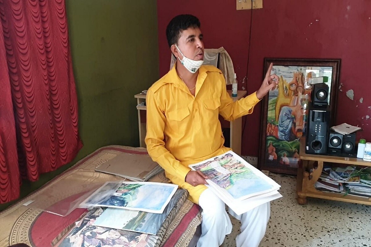 દેવગઢબારિયા ખાતે એનજીઓ અને ઓર્ગેનિક ખેતી સાથે સંકળાયેલા કેતનસિંહ ચૌહાણને બાળપણથી પેઈન્ટીંગમાં રસ હતો અને અભ્યાસની સાથે ચિત્રકળા ઉપર હાથ અજમાવી આણંદની ઇકોવાલા સંતરામ કોલેજ ઓફ ફાઈન આર્ટ્સમાં અભ્યાસ કરી તે જ કોલેજમાં પ્રાધ્યાપક તરીકે ત્રણ વર્ષ સુધી કળા પ્રેમી વિધ્યાર્થીઑને તાલીમ આપી હતી. દેવગઢબારિયા ખાતે એનજીઓ અને ઓર્ગેનિક ખેતી સાથે સંકળાયેલા કેતનસિંહ ચૌહાણને બાળપણથી પેઈન્ટીંગમાં રસ હતો અને અભ્યાસની સાથે ચિત્રકળા ઉપર હાથ અજમાવી આણંદની ઇકોવાલા સંતરામ કોલેજ ઓફ ફાઈન આર્ટ્સમાં અભ્યાસ કરી તે જ કોલેજમાં પ્રાધ્યાપક તરીકે ત્રણ વર્ષ સુધી કળા પ્રેમી વિધ્યાર્થીઑને તાલીમ આપી હતી.