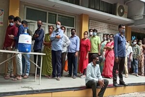 કઇ રીતે રસી મૂકાવશે ગુજરાત? ક્યાંક લાંબી કતારો તો ક્યાંક વેક્સિન સેન્ટરો જ બંધ