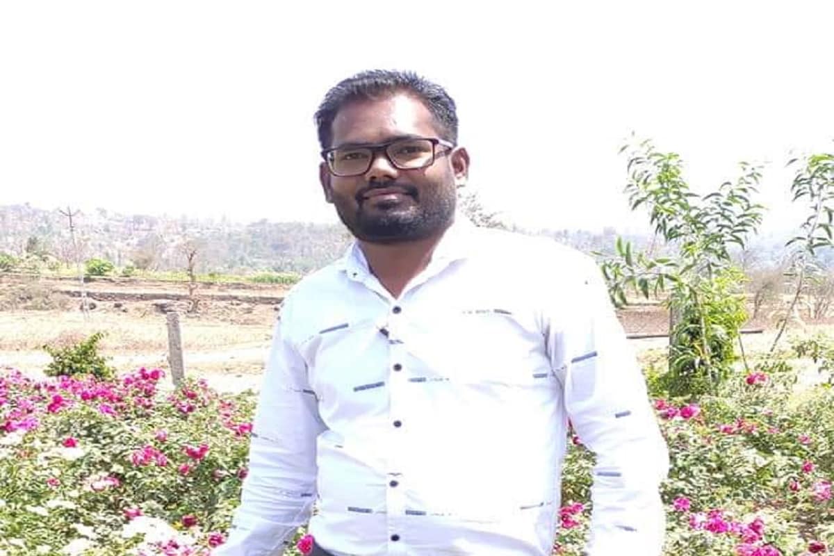 ઘટના અંગે મળતી માહિતી પ્રમાણે વલસાડ જિલ્લાના કપરાડા તાલુકાના કરજૂન ગામમાં રોડ રસ્તાનું કામ ચાલતું હતું. જે કામ પૂર્ણ થયા બાદ કોન્ટ્રાકટર દ્વારા તેના કામમાં બિલની રકમ પેટે તૈયાર થયેલા ચેક પર ગ્રામ પંચાયતના સરપંચની સહીની જરૂર હતી. ઘટના અંગે મળતી માહિતી પ્રમાણે વલસાડ જિલ્લાના કપરાડા તાલુકાના કરજૂન ગામમાં રોડ રસ્તાનું કામ ચાલતું હતું. જે કામ પૂર્ણ થયા બાદ કોન્ટ્રાકટર દ્વારા તેના કામમાં બિલની રકમ પેટે તૈયાર થયેલા ચેક પર ગ્રામ પંચાયતના સરપંચની સહીની જરૂર હતી.