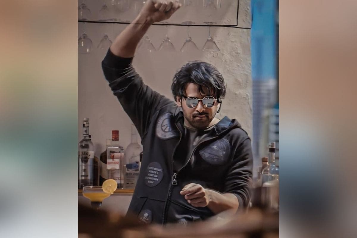 આ બાદ તે (Prabhas Movie) વર્ષમ, રાઘવેન્દ્ર, એક નિરંજન, બાહુબલી- ધ બિંગનિંગ, બાહુબલી ધ કનક્લૂઝન અને સાહો (Saaho) જેવી ફિલ્મોમાં નજર આવ્યો. ફિલ્મ સાહો અને બાહુબલી બાદ એક્ટર દેશ વિદેશમાં ફેમસ થઇ ગયો અને હવે તે ટોપ ટેન મોસ્ટ હેન્ડસમ એશિયન મેન 2021' (Top Ten Most Handsome Asian man 2021) બની ગયો છે. આ બાદ તે (Prabhas Movie) વર્ષમ, રાઘવેન્દ્ર, એક નિરંજન, બાહુબલી- ધ બિંગનિંગ, બાહુબલી ધ કનક્લૂઝન અને સાહો (Saaho) જેવી ફિલ્મોમાં નજર આવ્યો. ફિલ્મ સાહો અને બાહુબલી બાદ એક્ટર દેશ વિદેશમાં ફેમસ થઇ ગયો અને હવે તે ટોપ ટેન મોસ્ટ હેન્ડસમ એશિયન મેન 2021' (Top Ten Most Handsome Asian man 2021) બની ગયો છે.