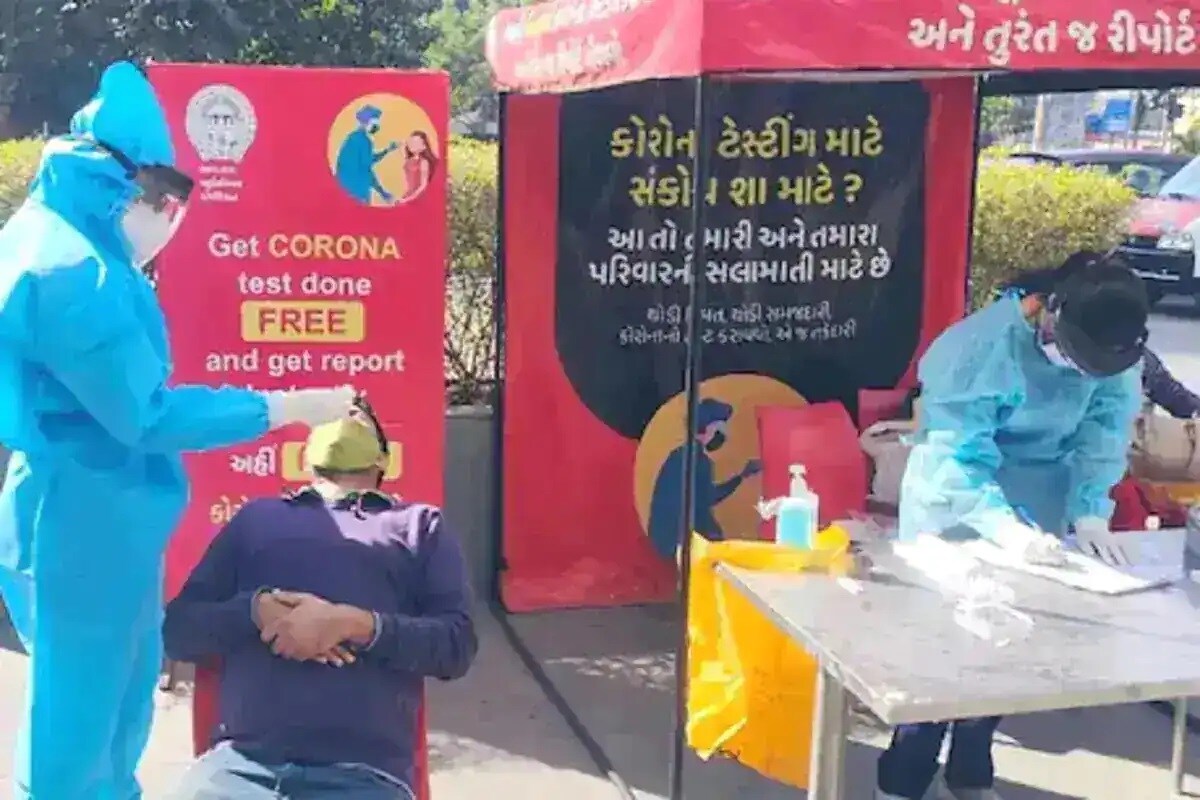 રાજ્યમાં 24 કલાકમાં કોરોનાના કારણે એકપણ દર્દીનું મોત થયું નથી. બીજી તરફ અમદાવાદમાં 18, સુરતમાં 8, વડોદરામાં 7, રાજકોટમાં 2, દેવભૂમિ દ્વારકામાં 8, જામનગરમાં 4, ભાવનગર, નવસારીમાં 3-3, બનાસકાંઠા, કચ્છ, પોરબંદર, વલસાડમાં 1-1 સહિત કુલ 61 દર્દીઓએ કોરોના વાયરસને મ્હાત આપી છે. (પ્રતિકાત્મક તસવીર) રાજ્યમાં 24 કલાકમાં કોરોનાના કારણે એકપણ દર્દીનું મોત થયું નથી. બીજી તરફ અમદાવાદમાં 18, સુરતમાં 8, વડોદરામાં 7, રાજકોટમાં 2, દેવભૂમિ દ્વારકામાં 8, જામનગરમાં 4, ભાવનગર, નવસારીમાં 3-3, બનાસકાંઠા, કચ્છ, પોરબંદર, વલસાડમાં 1-1 સહિત કુલ 61 દર્દીઓએ કોરોના વાયરસને મ્હાત આપી છે. (પ્રતિકાત્મક તસવીર)