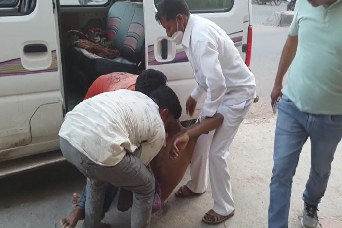 અજાણ્યા ઇસમો દ્વારા ફાયરિંગ કરવાની ઘટનાની જાણ થતાં રાજગઢ પોલીસની એલ.સી.બીની ટીમ ઘટના સ્થળે પહોંચીને વધુ તપાસ હાથધરી હતી. અજાણ્યા ઇસમો દ્વારા ફાયરિંગ કરવાની ઘટનાની જાણ થતાં રાજગઢ પોલીસની એલ.સી.બીની ટીમ ઘટના સ્થળે પહોંચીને વધુ તપાસ હાથધરી હતી.