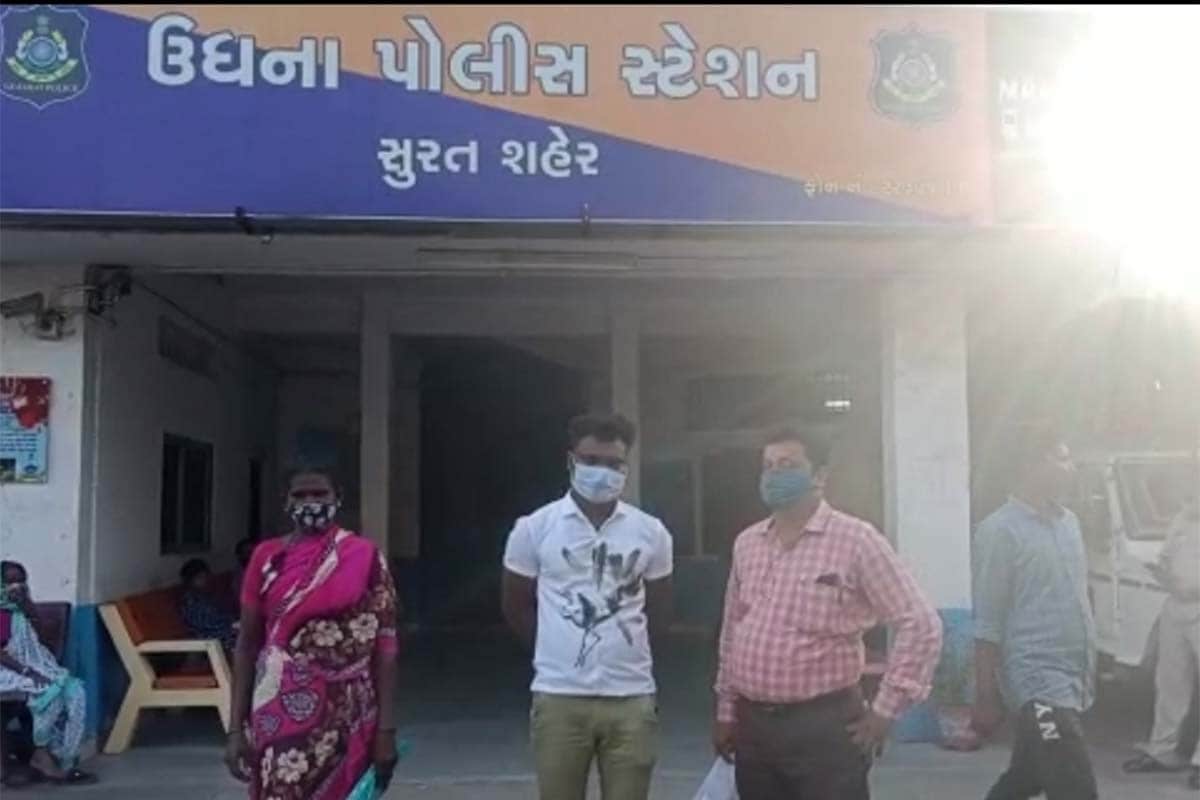 સુરત પોલીસની સરાહનીય કામગારી: શ્રમજીવી મહિલાના પડી ગયેલા 50 હજાર રૂપિયા પરત અપાવ્યા