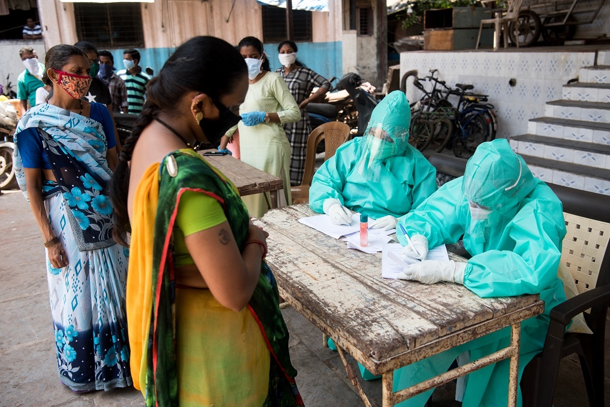 કોરોના વાયરસ મહામારી (Coronavirus Pandemic) સામે લડીને 3 કરોડ 6 લાખ 21 હજાર 469 લોકો સાજા પણ થઇ ચૂક્યા છે. 24 કલાકમાં 42,363 દર્દીઓને ડિસ્ચાર્જ કરવામાં આવ્યા છે. હાલમાં 3,98,100 એક્ટિવ કેસ છે. બીજી તરફ, અત્યાર સુધીમાં કુલ 4,21,382 લોકોનાં કોરોના વાયરસના કારણે મોત થયા છે. (પ્રતીકાત્મક તસવીર) કોરોના વાયરસ મહામારી (Coronavirus Pandemic) સામે લડીને 3 કરોડ 6 લાખ 21 હજાર 469 લોકો સાજા પણ થઇ ચૂક્યા છે. 24 કલાકમાં 42,363 દર્દીઓને ડિસ્ચાર્જ કરવામાં આવ્યા છે. હાલમાં 3,98,100 એક્ટિવ કેસ છે. બીજી તરફ, અત્યાર સુધીમાં કુલ 4,21,382 લોકોનાં કોરોના વાયરસના કારણે મોત થયા છે. (પ્રતીકાત્મક તસવીર)