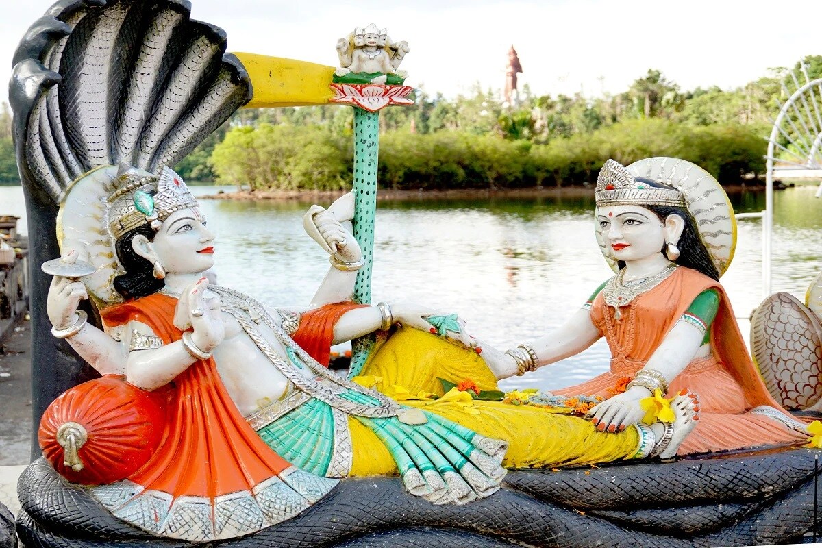 પૌરાણિક માન્યતા અનુસાર ભગવાન વિષ્ણુ જ્યારે યોગનિંદ્રામાં હોય છે, ત્યારે વિશ્વનો કાર્યભાર ભગવાન શિવ સંભાળે છે. માનવામાં આવે છે કે ભગવાન વિષ્ણુ દેવઉઠી અગિયારસના રોજ જાગે છે, ત્યારે દેવી દેવતા સ્વર્ગમાંથી પુષ્પવર્ષા કરે છે અને ખુશીઓ મનાવે છે. પૌરાણિક માન્યતા અનુસાર ભગવાન વિષ્ણુ જ્યારે યોગનિંદ્રામાં હોય છે, ત્યારે વિશ્વનો કાર્યભાર ભગવાન શિવ સંભાળે છે. માનવામાં આવે છે કે ભગવાન વિષ્ણુ દેવઉઠી અગિયારસના રોજ જાગે છે, ત્યારે દેવી દેવતા સ્વર્ગમાંથી પુષ્પવર્ષા કરે છે અને ખુશીઓ મનાવે છે.