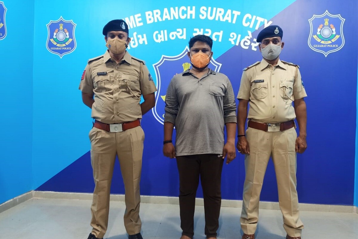સુરત: દેશી બોમ્બ બનાવી પોલીસ અને હરીફ ગેંગ પર ફેંકનાર કુખ્યાત ગેંગનો લીડર મીટ્ટુ ઝડપાયો