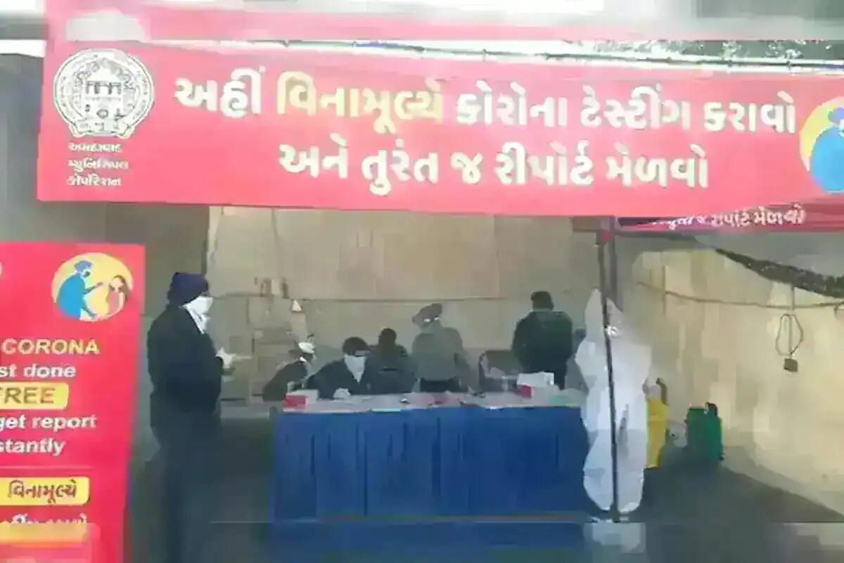 રાજયમાં 20મી સપ્ટેમ્બર 2021ની સાંજે રાજ્યના 30 જિલ્લા અને 5 મનપામાં કોરોનાનો એક પણ કેસ નોંધાયો નથી જ્યારે બાકીના નવા કેસ ફક્ત 3 જિલ્લા અને 3 શહેરમાં નોંધાયા છે. કછ્માં 3, સુરત શહેરમાં 3, અમદાવાદ શહેરમાં 5,સુરત શહેરમાં 3, વડોદરા શહેરમાં 3, પોરબંદરમાં 1 અને સુરતમાં 1 કેસ અને વડોદરા જિલ્લામાં 1 કેસ નોંધાયો છે. રાજયમાં 20મી સપ્ટેમ્બર 2021ની સાંજે રાજ્યના 30 જિલ્લા અને 5 મનપામાં કોરોનાનો એક પણ કેસ નોંધાયો નથી જ્યારે બાકીના નવા કેસ ફક્ત 3 જિલ્લા અને 3 શહેરમાં નોંધાયા છે. કછ્માં 3, સુરત શહેરમાં 3, અમદાવાદ શહેરમાં 5,સુરત શહેરમાં 3, વડોદરા શહેરમાં 3, પોરબંદરમાં 1 અને સુરતમાં 1 કેસ અને વડોદરા જિલ્લામાં 1 કેસ નોંધાયો છે.