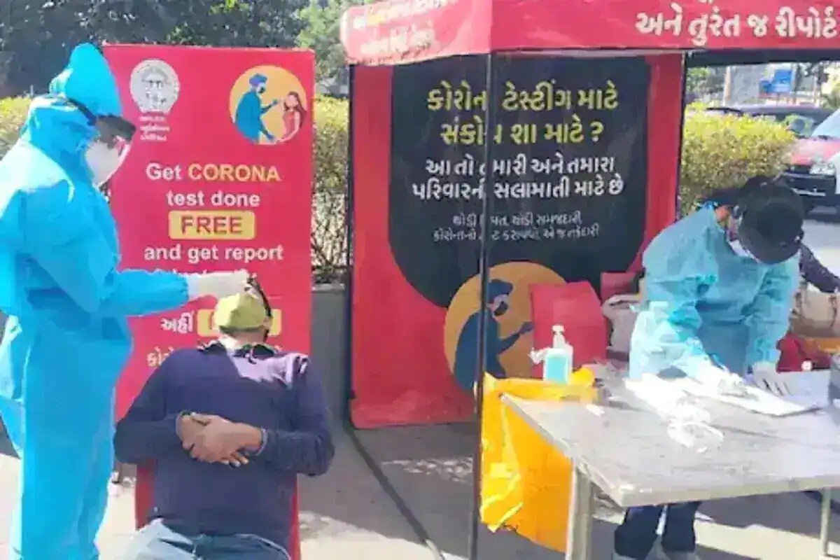 રાજ્યમાં 24 કલાકમાં કોરોનાના કારણે એકપણ દર્દીનું મોત થયું નથી. બીજી તરફ અમદાવાદમાં 8, સુરતમાં 7, વડોદરામાં 4, આણંદમાં 4, દેવભૂમિ દ્વારકા, જૂનાગઢમાં 2-2, જામનગર, નવસારી, સાબરકાંઠામાં 1-1 સહિત કુલ 31 દર્દીઓએ કોરોના વાયરસને મ્હાત આપી છે. (પ્રતિકાત્મક તસવીર) રાજ્યમાં 24 કલાકમાં કોરોનાના કારણે એકપણ દર્દીનું મોત થયું નથી. બીજી તરફ અમદાવાદમાં 8, સુરતમાં 7, વડોદરામાં 4, આણંદમાં 4, દેવભૂમિ દ્વારકા, જૂનાગઢમાં 2-2, જામનગર, નવસારી, સાબરકાંઠામાં 1-1 સહિત કુલ 31 દર્દીઓએ કોરોના વાયરસને મ્હાત આપી છે. (પ્રતિકાત્મક તસવીર)