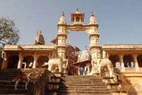 Janmashtami Special: 400 વર્ષ જુના આ મંદિરમાં રાધા કે રુકમણિ નહિં પરંતુ મીરાબાઈ સાથે બિરાજમાન છે શ્રીકૃષ્ણ